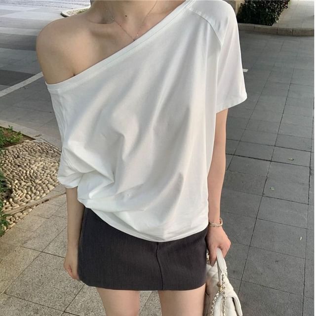 Cloud Nine-Short Sleeve One Shoulder Plain Tee