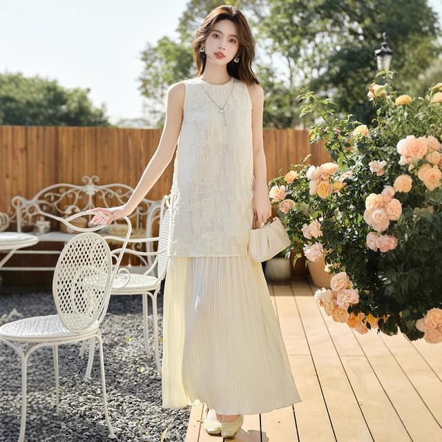 Cocaliso Sleeveless Round Neck Plain Maxi A-Line Dress Plain