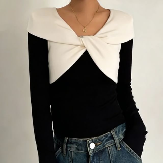 Colada-Long-Sleeve V-Neck Twisted Two Tone Top