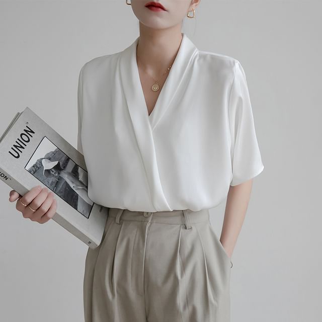 Coline-Short Sleeve V-Neck Plain Blouse