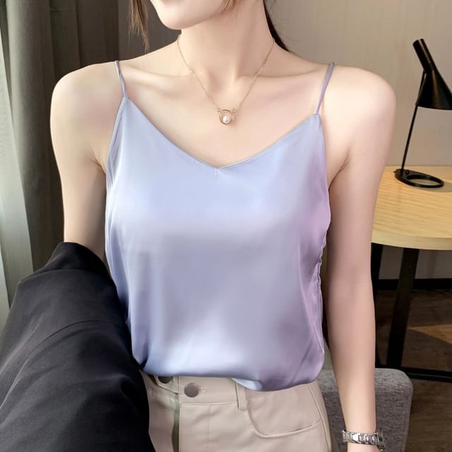 Coline-Spaghetti Strap V-Neck Plain Cami Top