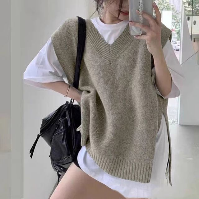 Coline-V-Neck Plain Sweater Vest
