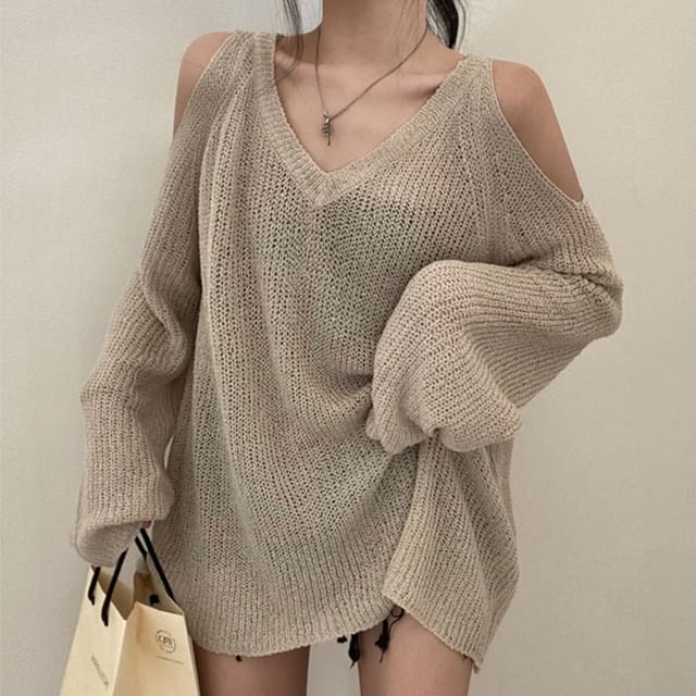 Coris-Long-Sleeve V-Neck Cold Shoulder Plain Knit Top