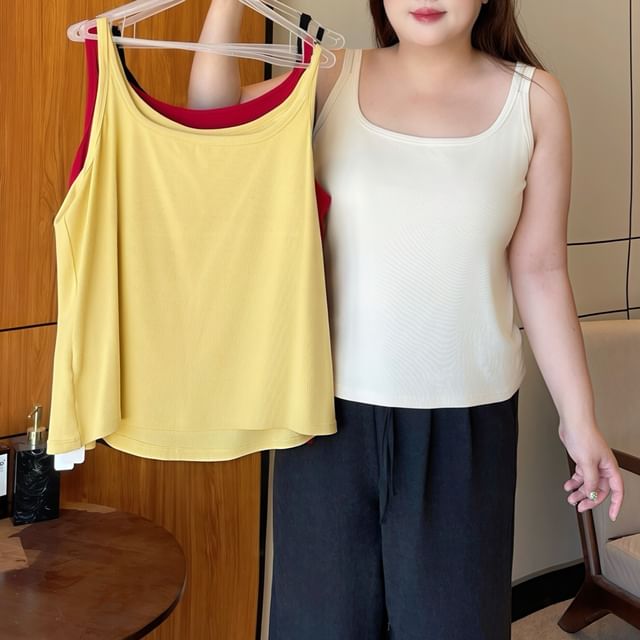 CurveFemme-Plus Size Scoop Neck Plain Tank Top