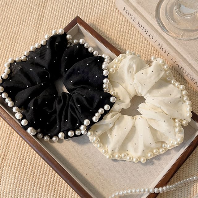 Daeuni-Dotted Faux Pearl Scrunchie
