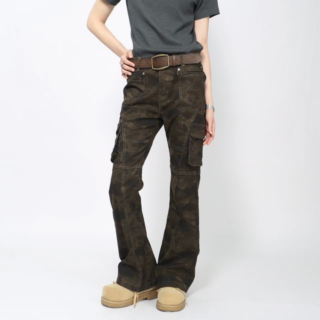 Derbundy-Mid Rise Camo Print Bootcut Cargo Pants
