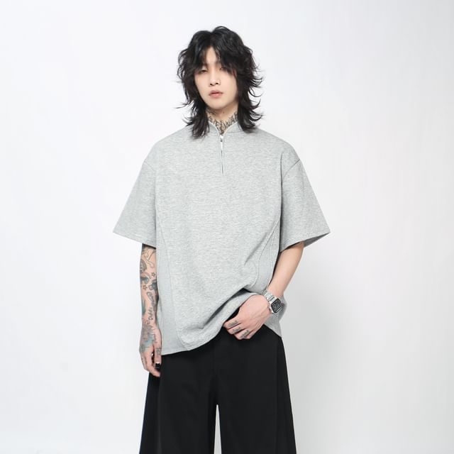 Derbundy-Short-Sleeve Mock Neck Half-Zip T-Shirt