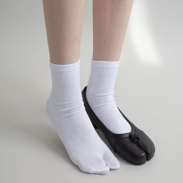 Desperim-Plain Tabi Short Socks