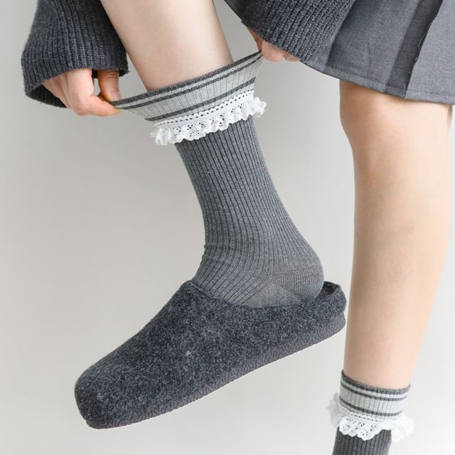 Desperim-Striped Frill Ribbed Short Socks