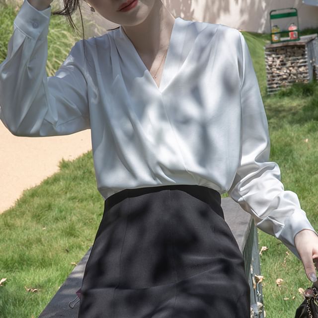 Dragan Pulse-Long-Sleeve V-Neck Plain Blouse