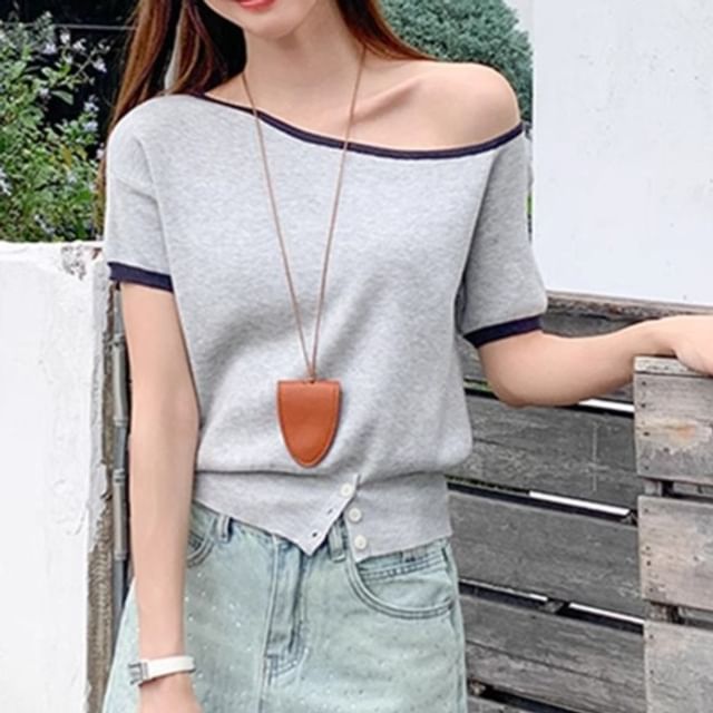 Dragan Pulse-Short-Sleeve Off Shoulder Contrast Trim Buttoned Hem T-Shirt