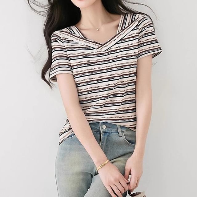 Dragan Pulse-Short-Sleeve V-Neck Striped Tee