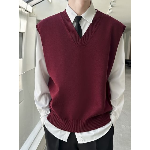 DuckleBeam-V-Neck Plain Sweater Vest