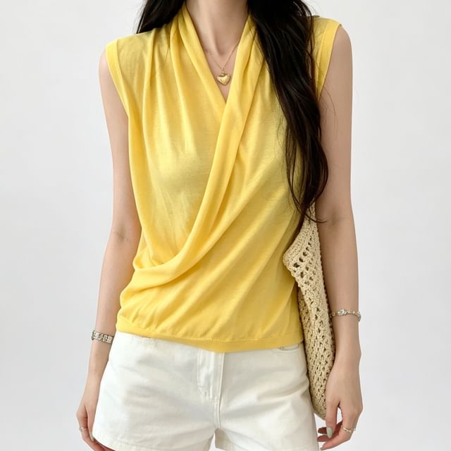 Duwnie-Sleeveless V-Neck Plain Knit Top