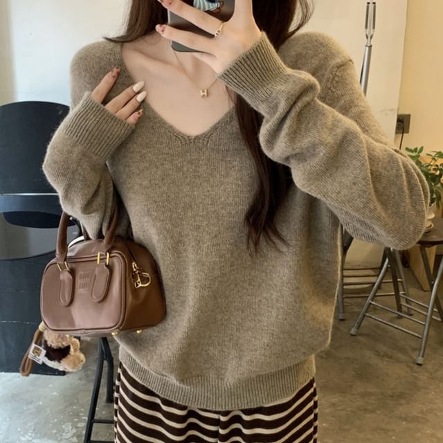 Duwnie-V-Neck Plain Sweater