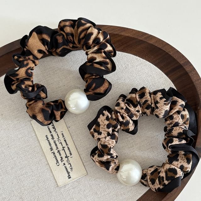 enthice-Leopard Print Faux Pearl Scrunchie