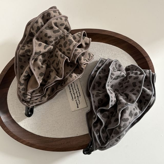 enthice-Leopard Print Ruffle Banana Clip