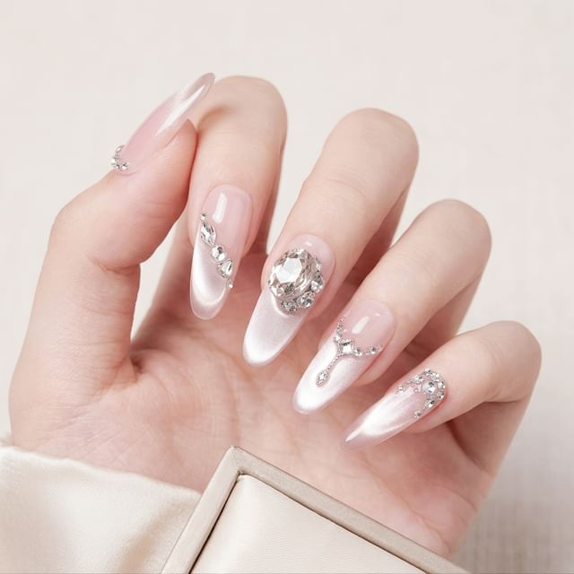 eovda-Cat Eye Rhinestone Almond Press-On Nails