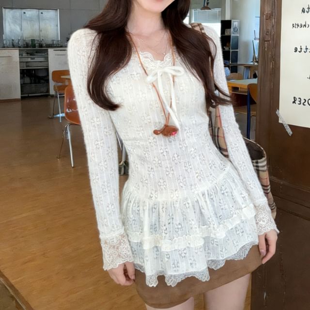 Essere-Long-Sleeve V-Neck Dotted Lace Trim Ruffled Tee