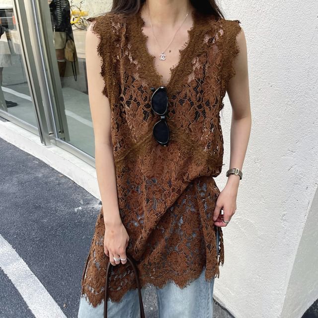 Essere-Sleeveless V-Neck Lace Mini Dress