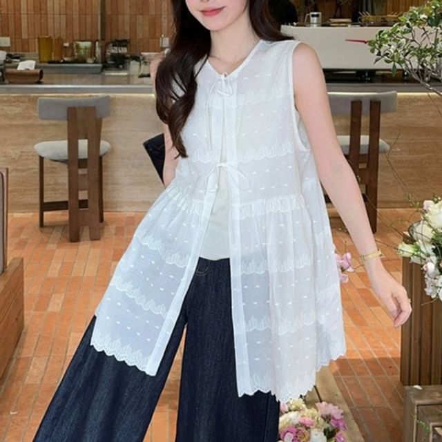 Essere-Sleeveless V-Neck Lace Top
