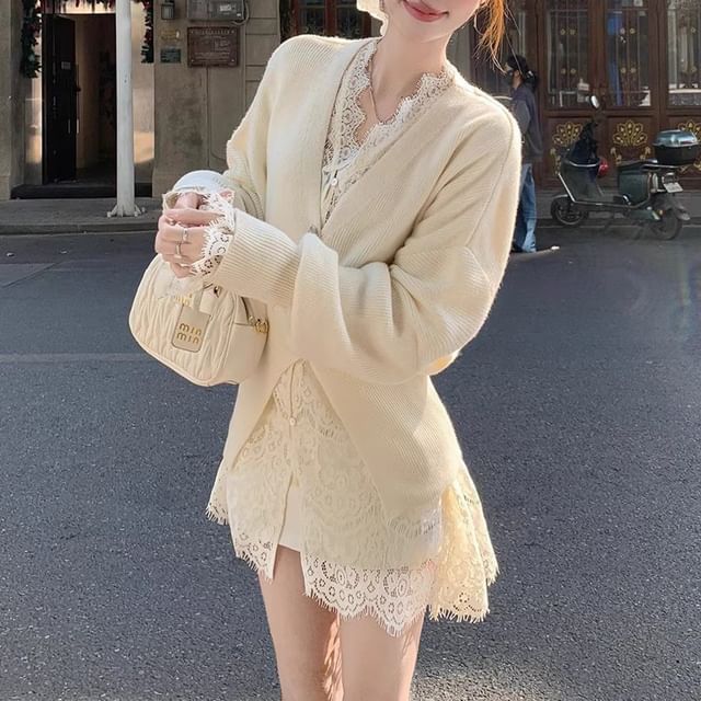 Essere-V-Neck Lace Cardigan