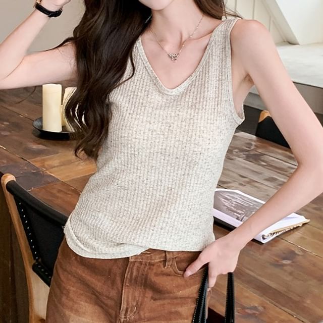 evanesce-V-Neck Plain Knit Tank Top