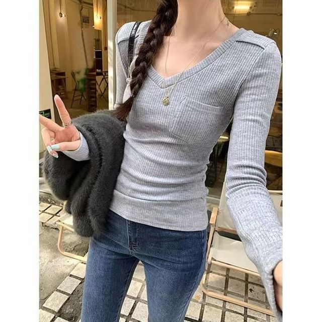Everose-Long-Sleeve V-Neck Plain Pocket Front Tee