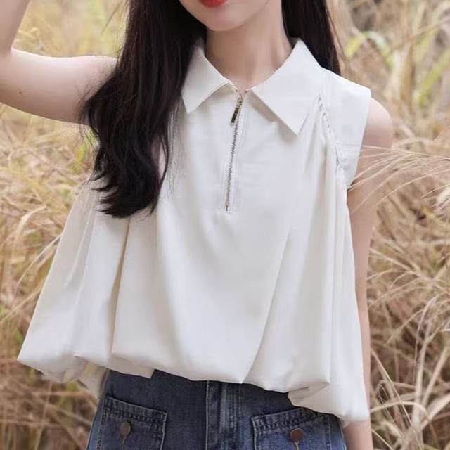 Everose-Sleeveless Collared Half-Zip Plain Bubble Hem Crop Blouse