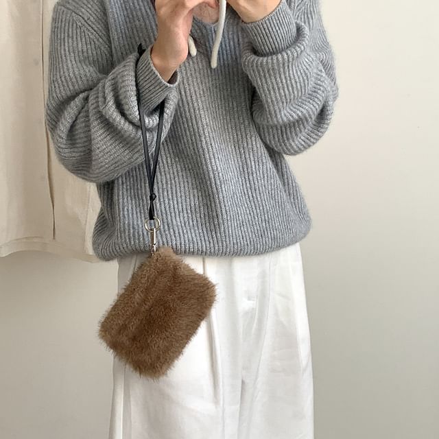 FAYLE-Faux Fur Wristlet