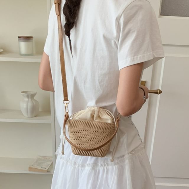 FAYLE-Woven Bucket Bag