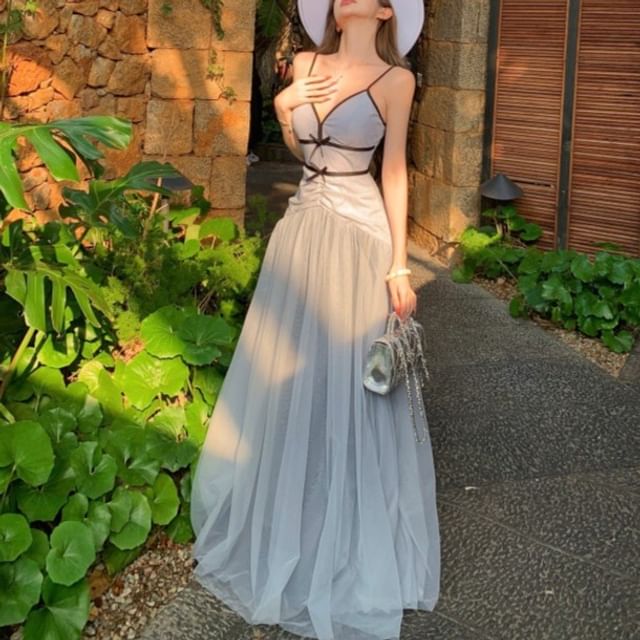 Fioridi-Spaghetti Strap V-Neck Bow Accent Contrast Trim Mesh Maxi A-Line Dress