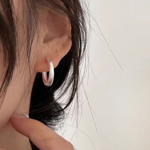 Fireflicka-Shiny Hoop Earring