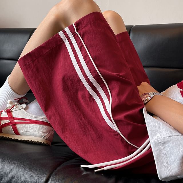 FOEV-Mid Rise Striped Trim Shorts