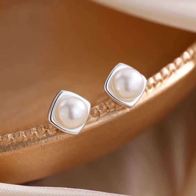 FOON-925 Sterling Silver Faux Pearl Square Stud Earring