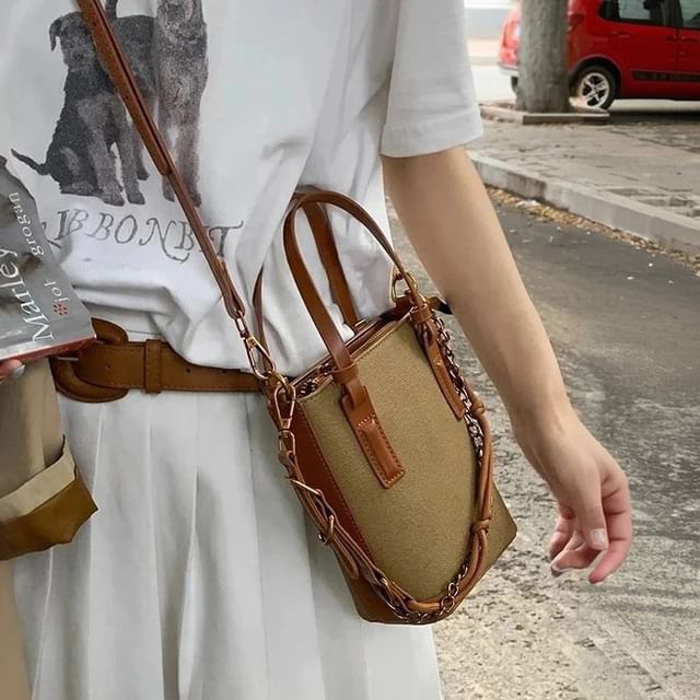 Fran San-Chain Detail Crossbody Bag