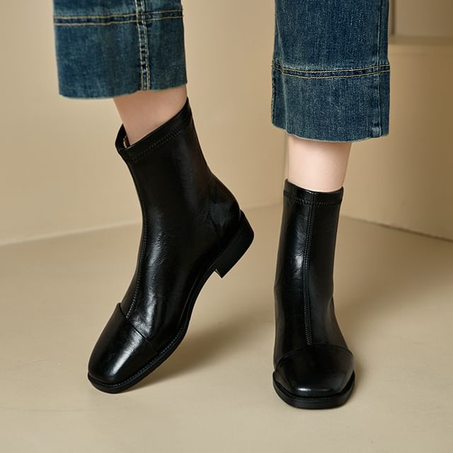 Freesia-Square Cap Toe Short Boots