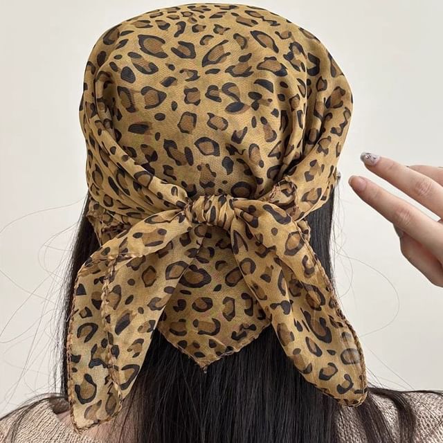 Frior-Leopard Print Head Scarf