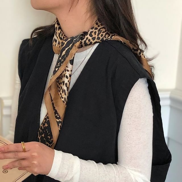 Frior-Leopard Print Square Scarf