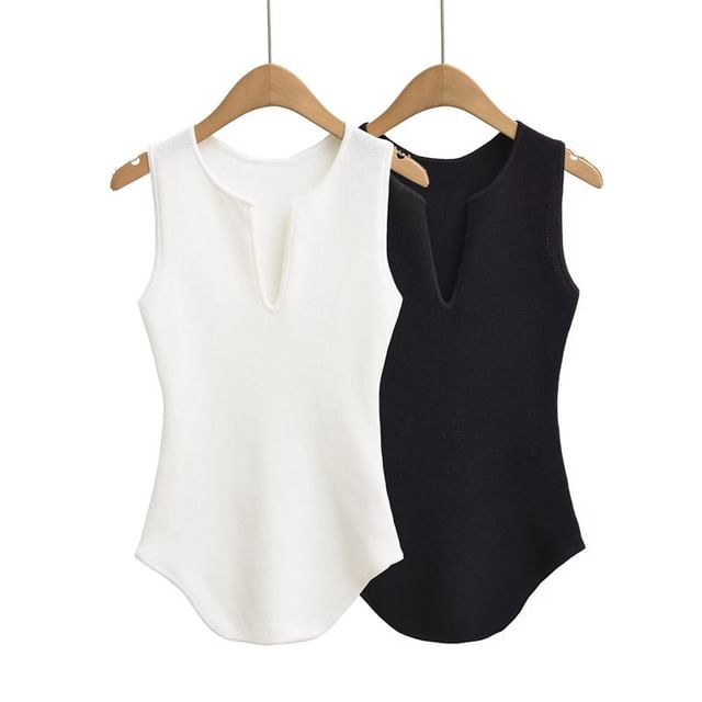 Gangacore-V-Neck Plain Crop Tank Top