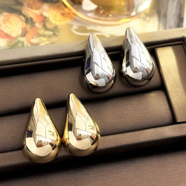 Gaya-Teardrop Ear Stud