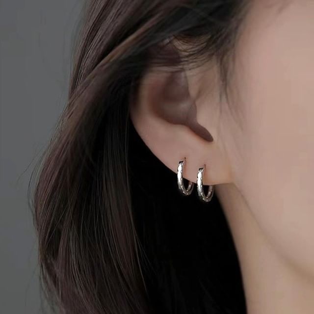 Gaya-Textured Alloy Huggie Earring