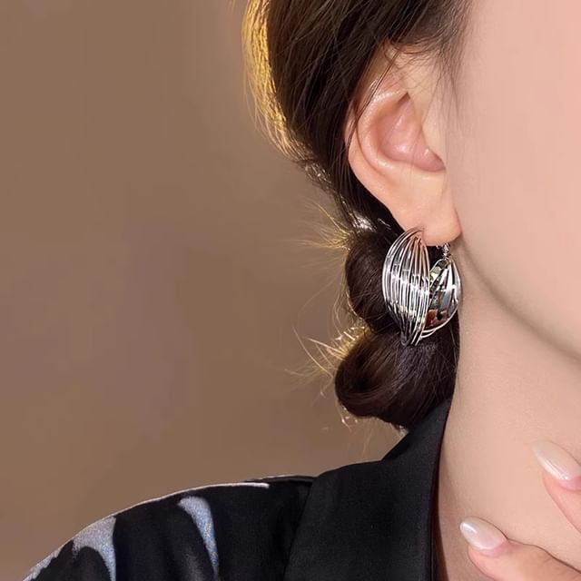 Gaya-Twisted Alloy Hoop Earring
