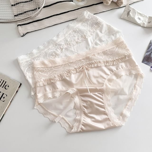Gecko-Lace Panel Frill Trim Panty