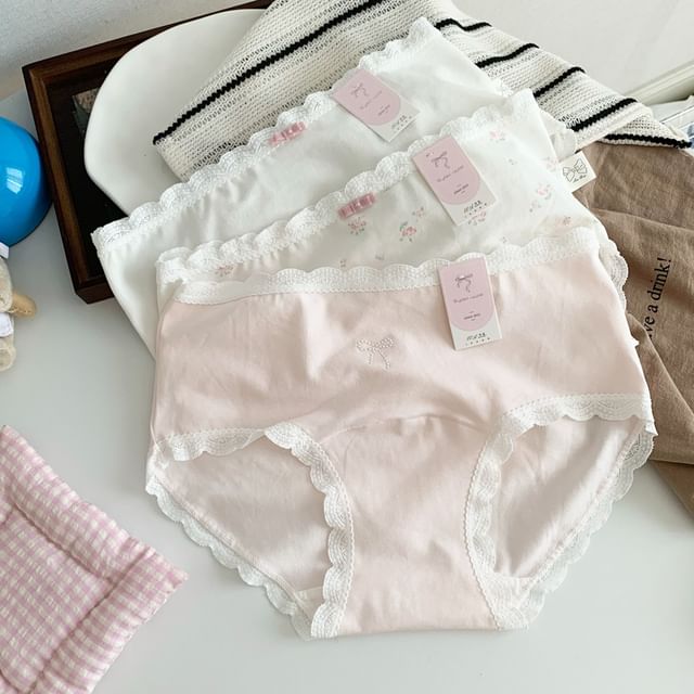 Gecko-Lace Trim Panties Set