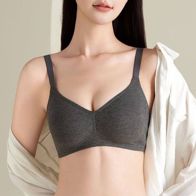 Gecko-Sleeveless V-Neck Plain Bralette