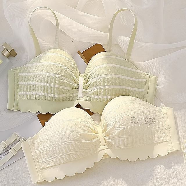 Gecko-Smocked Scallop Trim Bra