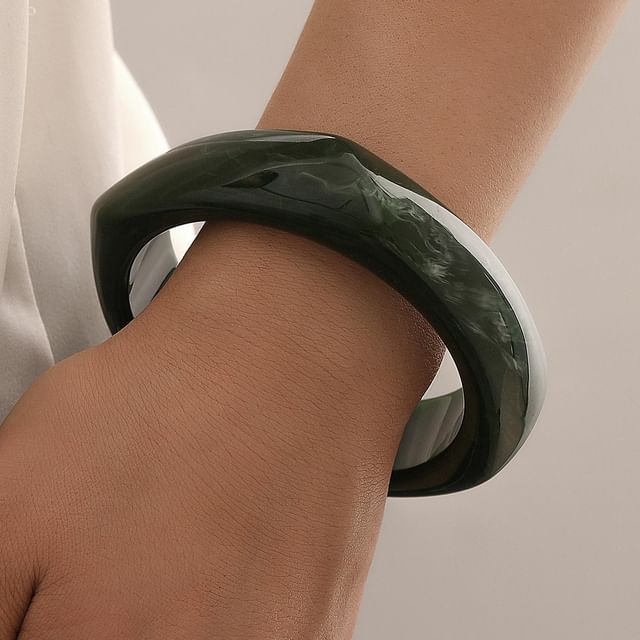 Gemsha-Acrylic Bangle