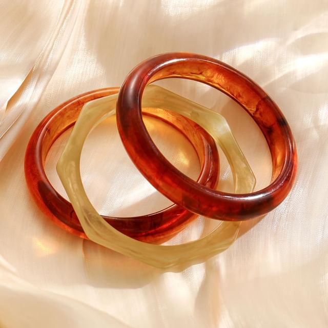 Gemsha-Acrylic Bangle