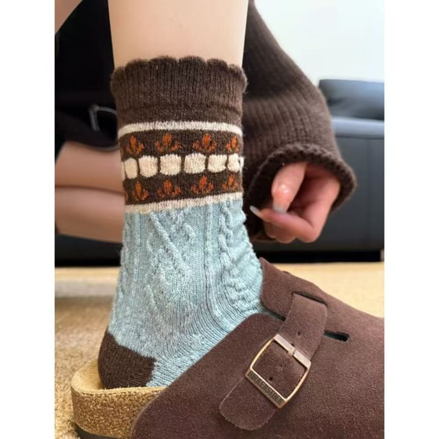 Gentiana-Jacquard Frill Trim Socks